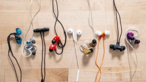 WIRED EARPHONES